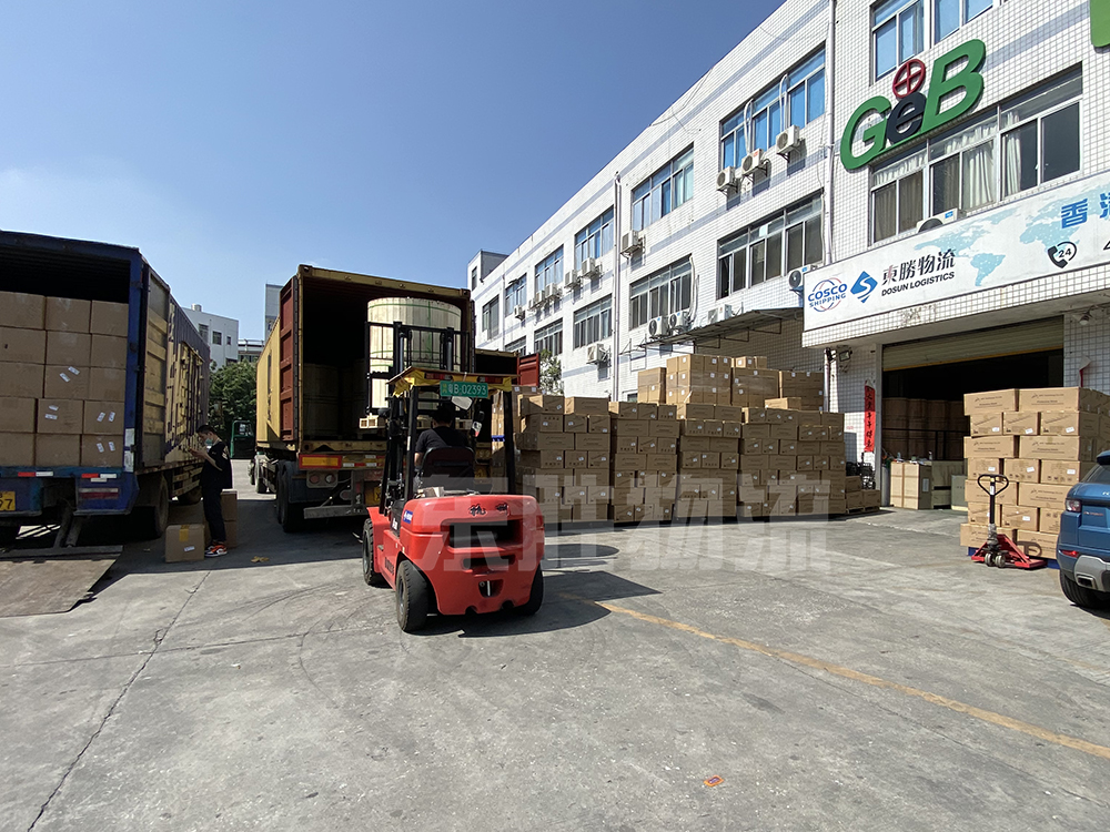 防護物資出口運輸；口罩裝車運輸到香港案例圖