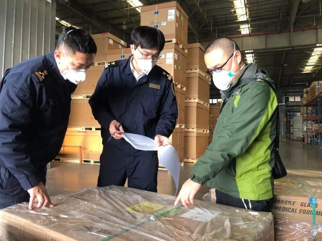 防疫物資出口運(yùn)輸查驗(yàn)現(xiàn)場(chǎng)圖