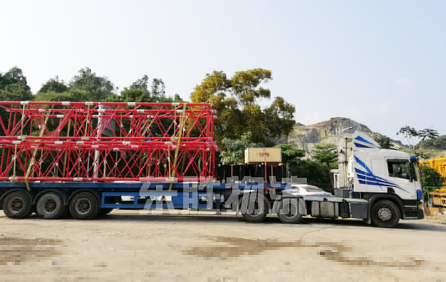 佛山物流到香港，佛山發(fā)貨到香港公司；深圳東勝物流中港平板車運輸案例圖